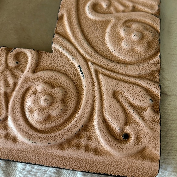 Vintage-Inspired beautiful metal frame in coral pink. Holds 3x5 photo. - Picture 2 of 8